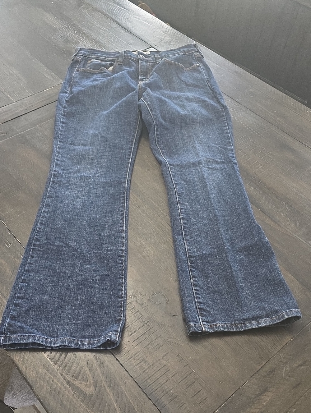 Womens Levi 515 Bootcut 8s. Excellent Condition.